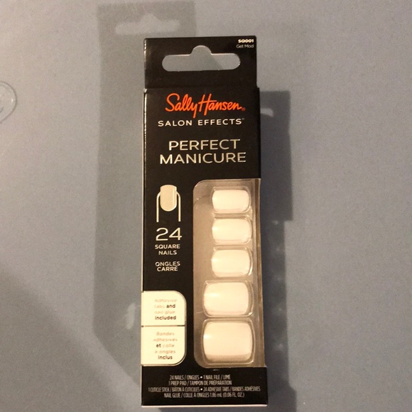 Sally Hansen | White Press-On Nails | 24 Pack | NEW - Picture 1 of 1